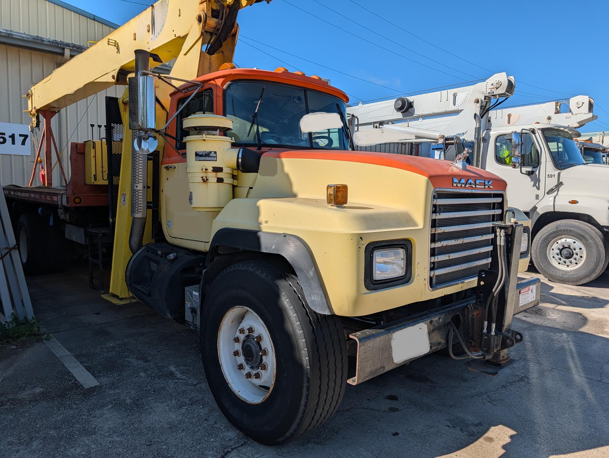 2003 MACK RD688S